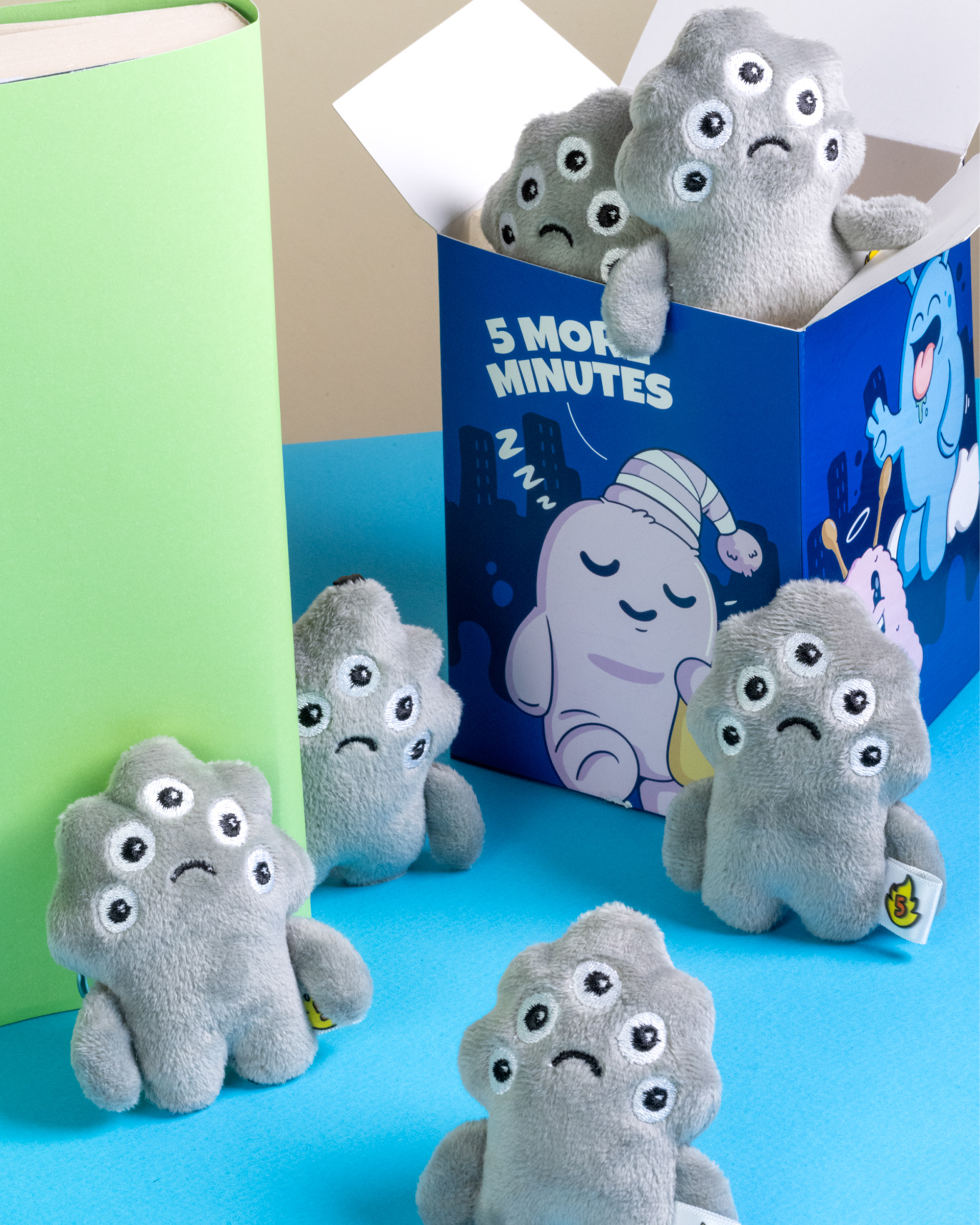 The Eyes chico Charm